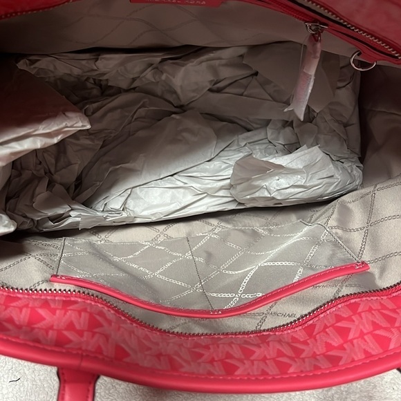 MICHAEL MICHAEL KORS Logo Carter Large Top Zip Tote Bag in Geranium - Picture 8 of 8